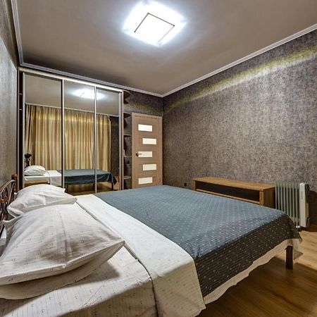 Apartments Near Ukraina Shopping Mall Киев Экстерьер фото